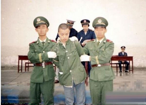 实拍80年代死刑犯被执行^毙死刑全程